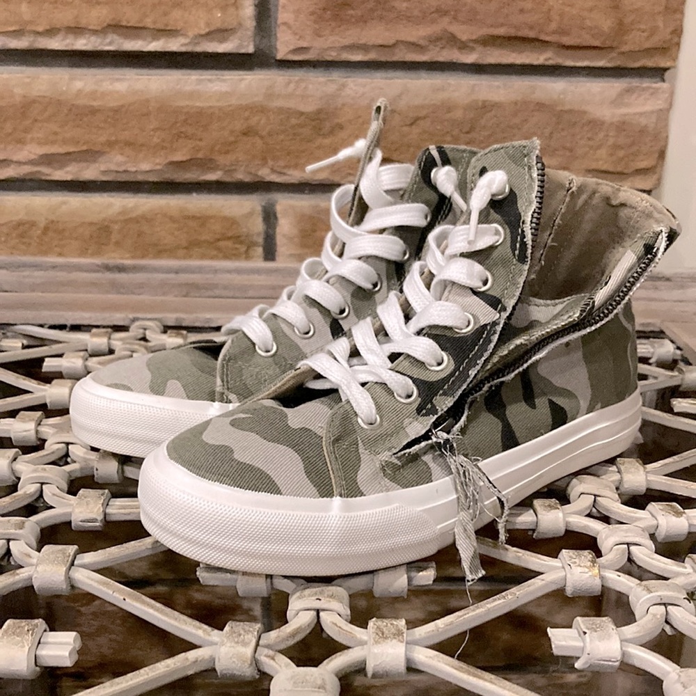 New wout box Very G cameo high top sneaker